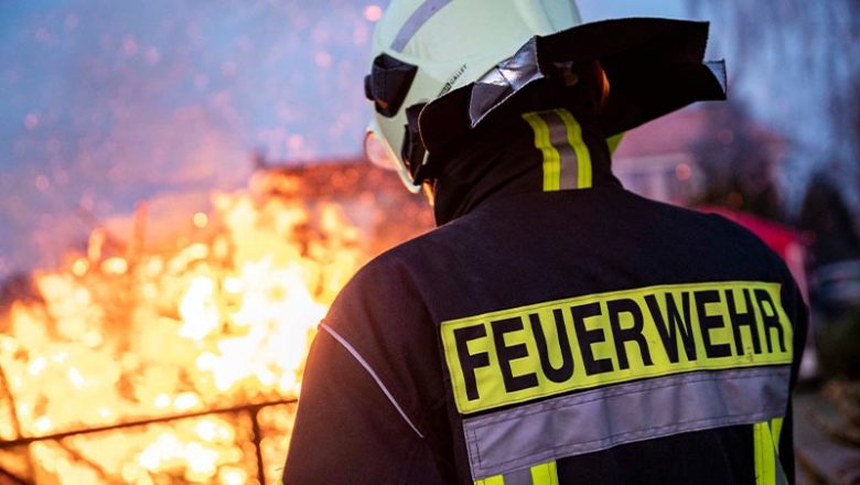 Zeugenaufruf: Brandstiftung an Fahrradschuppen