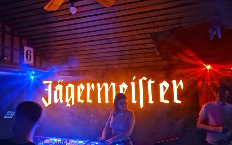 Bereits zum fünften Mal wird im einzigartigen Ambiente des leerstehenden Kegelbahnhofs die PRIVAT PARTY in der Pop Up Station gefeiert.