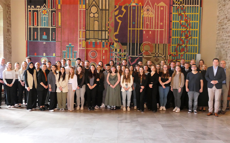 Oberbürgermeister Dr. Thorsten Kornblum hat am Montag, 1. Juli den städtischen Nachwuchskräften zum erfolgreichen Abschluss ihrer Ausbildung gratuliert.