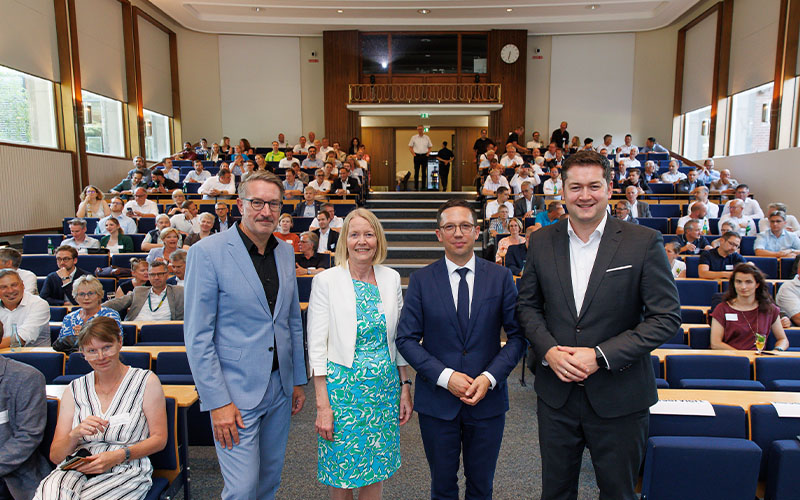 „Braunschweig hat beste Voraussetzungen, den weltweiten Milliardenmarkt der Quantentechnologien maßgeblich mit zu erschließen“, sagte Oberbürgermeister Dr. Thorsten Kornblum beim 40. Braunschweiger Unternehmergespräch am 14. August.