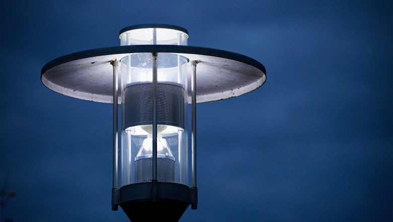 Das E-Auto an der Straßenlaterne aufladen