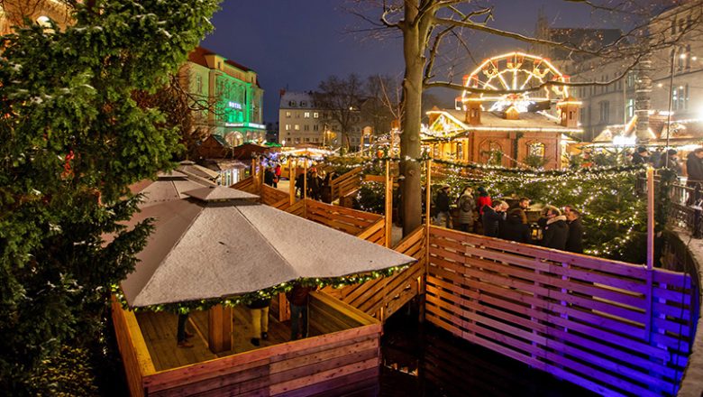 Ein Platz auf dem Weihnachtsmarktfloß