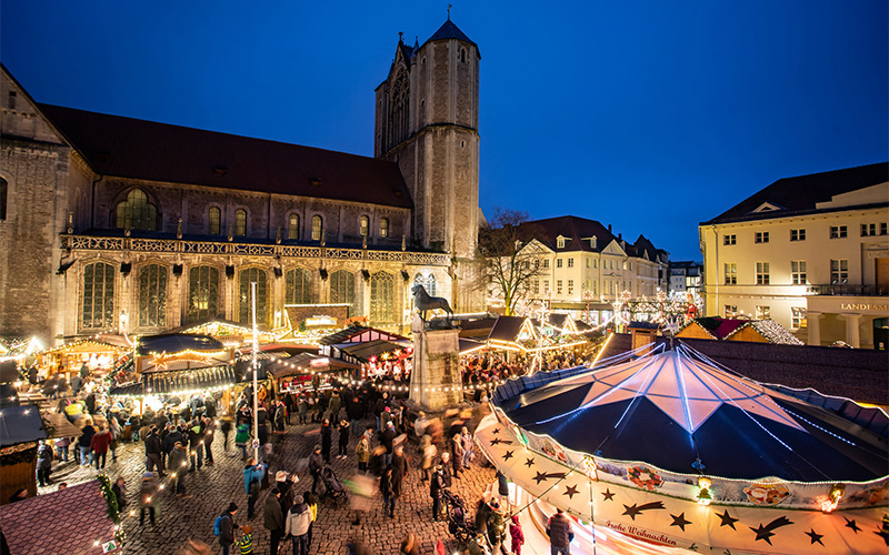 In zwei Tagen öffnet der Braunschweiger Weihnachtsmarkt und Besucherinnen und Besucher dürfen sich auf funkelnde Tannen, etc. freuen.