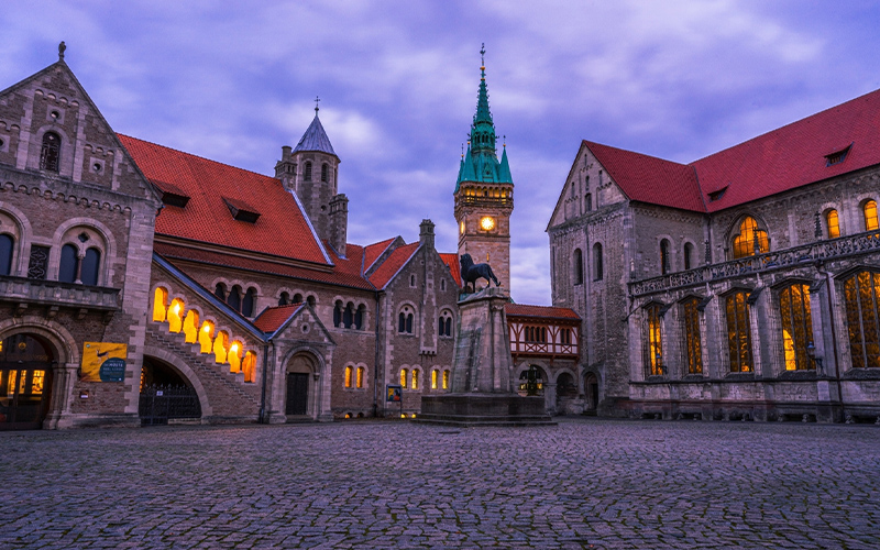 Die Braunschweig Stadtmarketing GmbH lädt jede Woche zu zwei Stadtführungen ein.