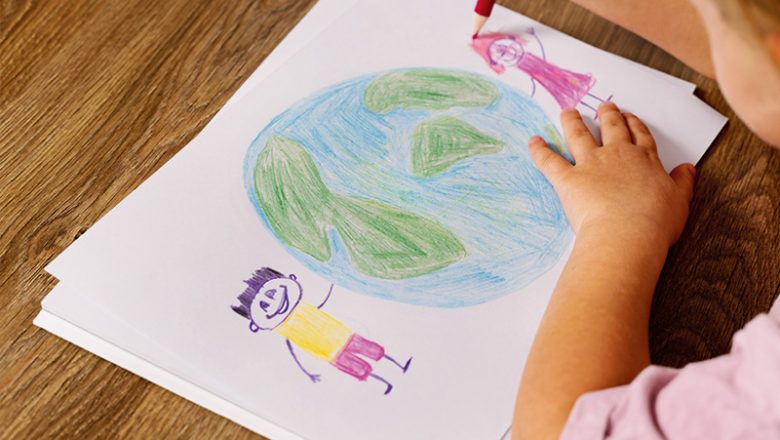 Kinder malen zum Thema Frieden