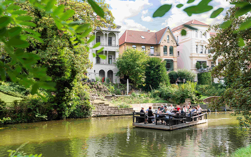 Wenn die Sonne auf der Oker glitzert, zieht es die Braunschweigerinnen und Braunschweiger ans Wasser.