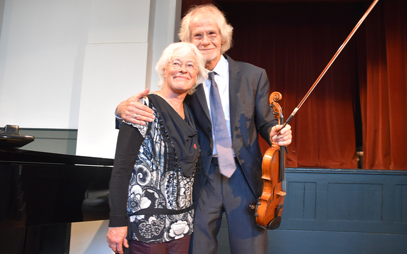 Der international bekannte Geigenvirtuose aus Braunschweig Johannes Denhoff spielt zusammen mit seiner Ehefrau Annette Denhoff am 16. Juni ein Konzert.