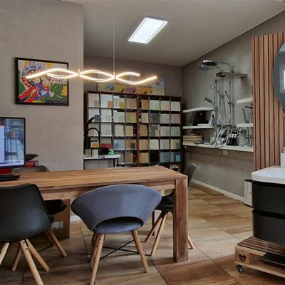 Neues Service-Angebot der Perper GmbH: Büro mit Bad-Ausstellung