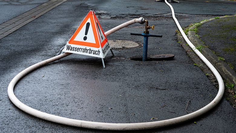 Wasserrohrbruch in Wenden – Auch Schienenersatzverkehr muss umgeleitet werden