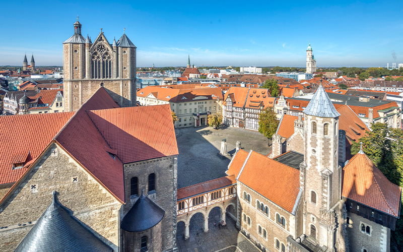 Die öffentlichen Führungen „Blick vom Rathausturm“ starten ab dem 23. August in eine neue Saison – begleitet von den Klängen des Staatstheaters.