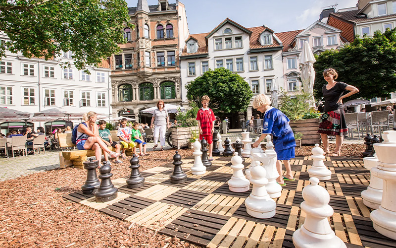 Insgesamt begrüßten die Braunschweig Stadtmarketing GmbH und der Arbeitsausschuss Innenstadt Braunschweig e. V. rund 100 Kinder bei ihrem kostenlosen Betreuungsangebot in der Innenstadt. 