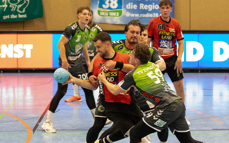 Bei der Bundesliga-Reserve des SC Leipzig gewinnt die Mannschaft von Volker Mudrow klar und deutlich mit 41:29 (20:13) und grüßt weiterhin verlustpunktfrei von der Tabellenspitze. 