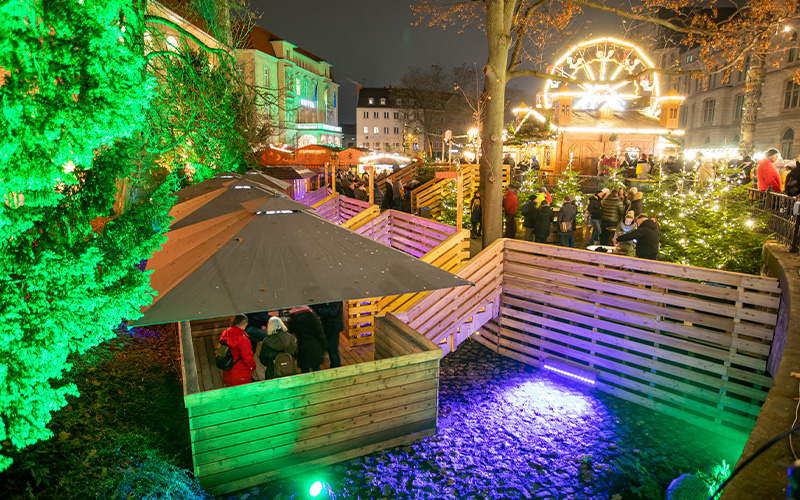 Die vier Flöße auf dem Braunschweiger Weihnachtsmarkt sind der perfekte Treffpunkt für gemeinsame Stunden in der Adventszeit.