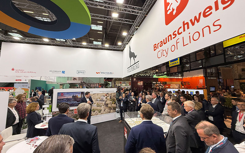 Oberbürgermeister Dr. Thorsten Kornblum hat auf Europas größter Fachmesse für Immobilien und Investitionen, der Expo Real in München, die gemeinsame Standpräsenz der Metropolregion Hannover Braunschweig Göttingen Wolfsburg und des Landes Niedersachsen gelobt.