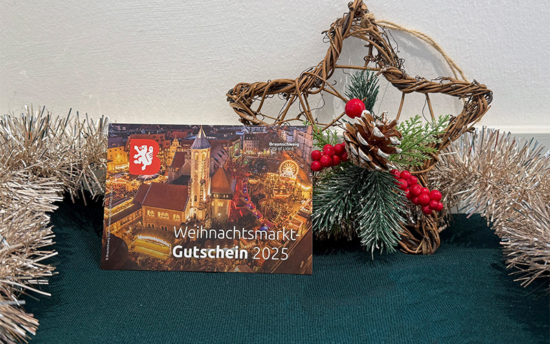 Nach einer Pause in den letzten zwei Jahren ist der beliebte Braunschweiger Weihnachtsmarkt-Gutschein in diesem Jahr in seiner analogen Form zurück.