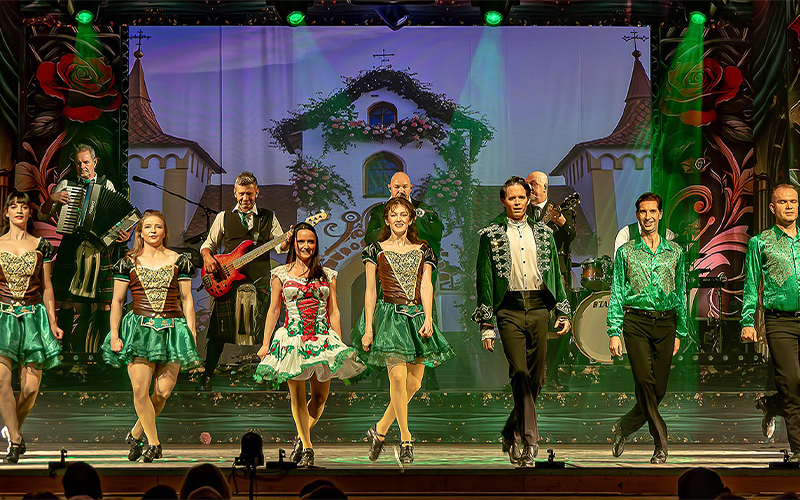 Cornamusa – World of Pipe Rock and Irish Dance bringt Euch eine brandneue Show auf die Bühne.
