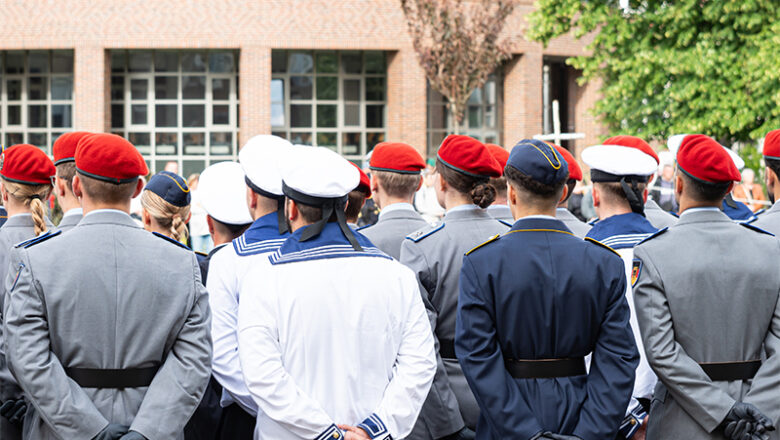 Im Jugendbüro: Diskussion über die Wehrpflicht