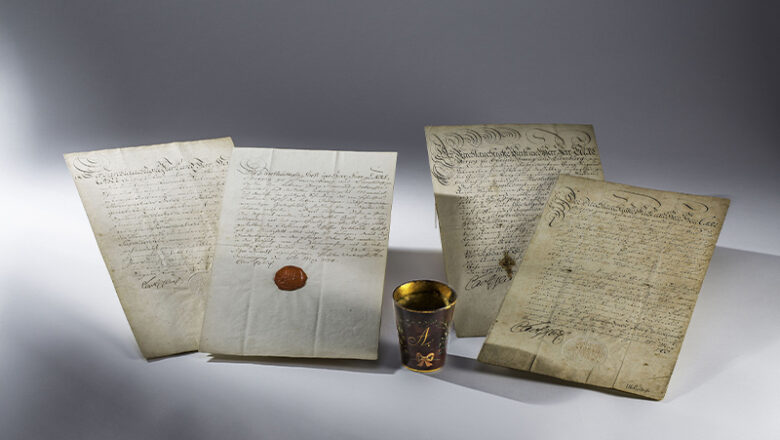 Städtisches Museum zeigt historische Urkunden der Lackwarenmanufaktur Stobwasser