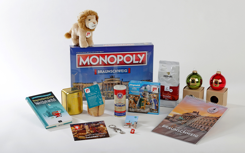 Wer noch auf der Suche nach einer Geschenkidee mit Braunschweig-Bezug ist, sollte in der Touristinfo, Kleine Burg 14, vorbeischauen.