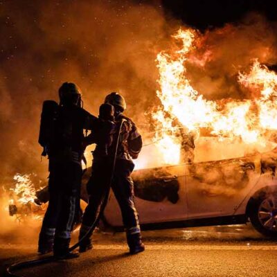 Viewegsgarten: Drei Fahrzeuge in Brand geraten