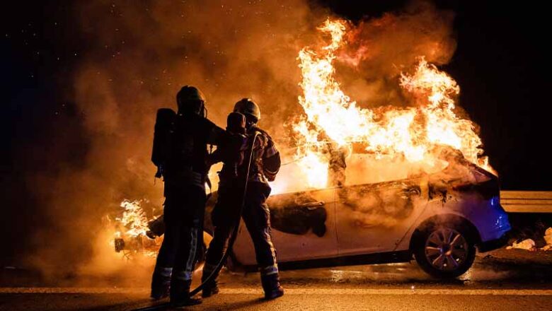 Viewegsgarten: Drei Fahrzeuge in Brand geraten