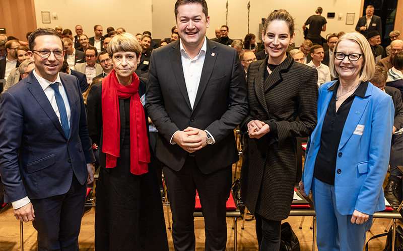 Gemeinsame Pressemitteilung von Physikalisch-TechnischerBundesanstalt, Technischer Universität Braunschweig, Quantum Valley Lower Saxony, Stadt Braunschweig und Braunschweig Zukunft GmbH.