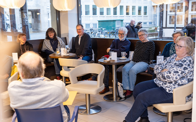  Gemütlichkeit trifft Stadtgeschichte: Das Erzählcafé kehrt von Mitte Januar bis März zurück in die Touristinfo, Kleine Burg 14.