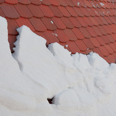 Hauseigentümer müssen gefährliche Schneebretter entfernen