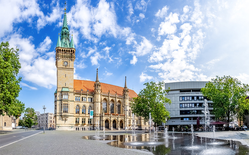 Städtische Gebäude sanieren, nach aktuellen technischen Standards weiterentwickeln und neue Räume für kommende Generationen schaffen: Diese Aufgabe steht im Fokus des diesjährigen Hochbauprogramms der Stadtverwaltung.