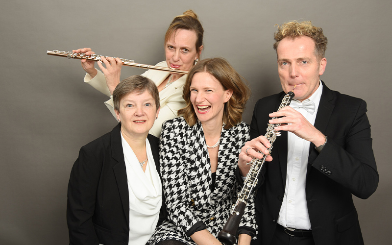 Unter dem Titel „Coco Chanel – Künstlerin, Ikone, Freundin“ spielt das Ensemble Tityre am Sonntag, 22. Februar, um 18 Uhr im Roten Saal des Schlosses, Schlossplatz 1, ein Kammerkonzert.