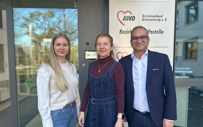 Ein Fußballfeld, bestehend aus über 250.000 Bildern, – das istdas ganz große Ziel hinter BigMosaiG e.V., einem Kunstprojekt von Heike Strietholt. 