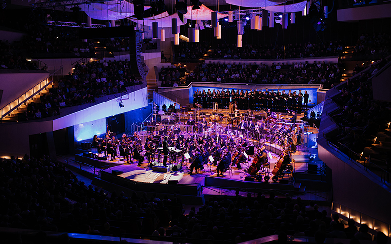Die größten Soundtracks der Filmgeschichte erklingen live gespielt von einem klanggewaltigen Symphonieorchester und Chor mit über 100 Mitwirkenden.