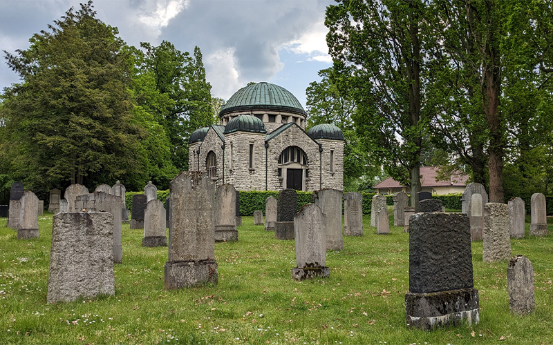 Dr.-Ing. Katrin Keßler berichtet im Städtischen Museum Braunschweig, Haus am Löwenwall, Steintorwall 14, am Donnerstag, 26. März, um 17 Uhr aus ihrem Projekt "Net Olam. Jüdische Friedhöfe im Fokus von Antisemitismus und Vermittlung".