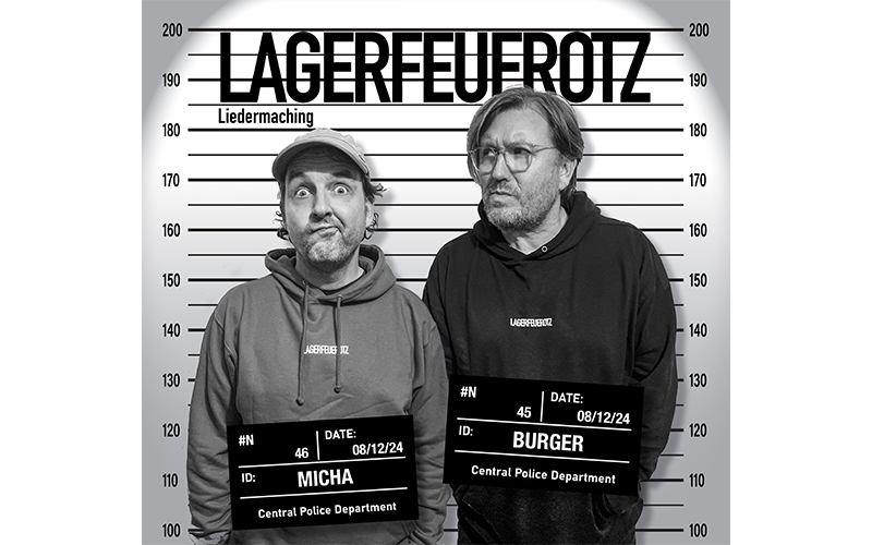 Jens Burger & Micha Rohrbeck entzünden mit ihren brennendenKlampfen das Punkrock Lagerfeuer.