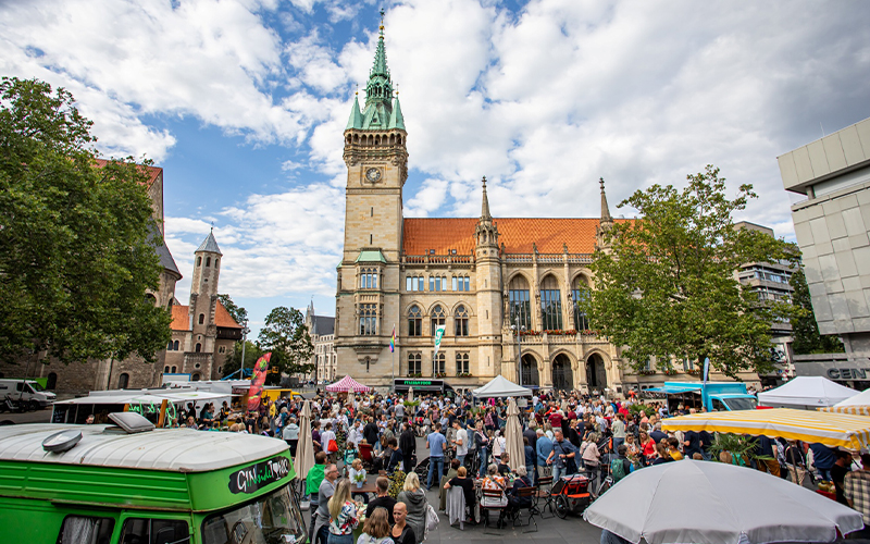 Auf der Braunschweig-Meile beim Tag der Niedersachsen zeigt die City of Lions ihre Vielfalt von sozialen Themen über Wissenschaft bis hin zu Kultur und Sport.