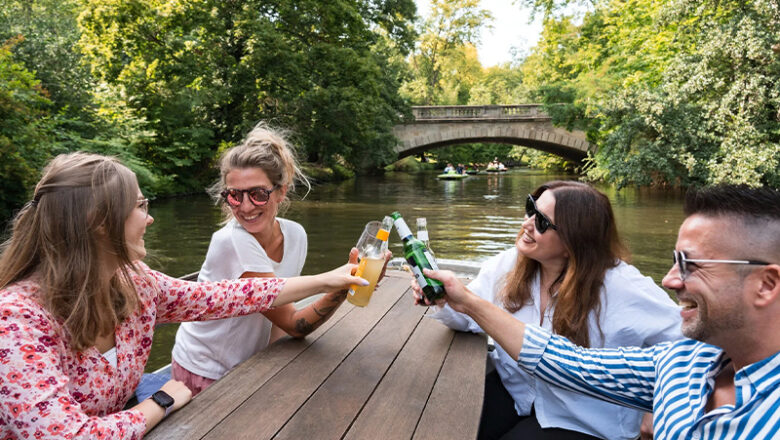 Saisonstart für Floßtouren und Stadtrundfahrten im Oldtimerbus