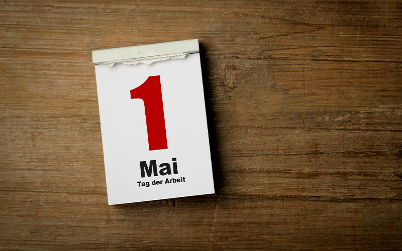 Oberbürgermeister Dr. Thorsten Kornblum hat am Montag, 27. April, im Rahmen des städtischen Empfangs für verdiente Arbeitnehmerinnen und Arbeitnehmer anlässlich des Tags der Arbeit in der Dornse des Altstadtrathauses vier Gewerkschafterinnen und Gewerkschafter für ihren Dienst für die Allgemeinheit ausgezeichnet.