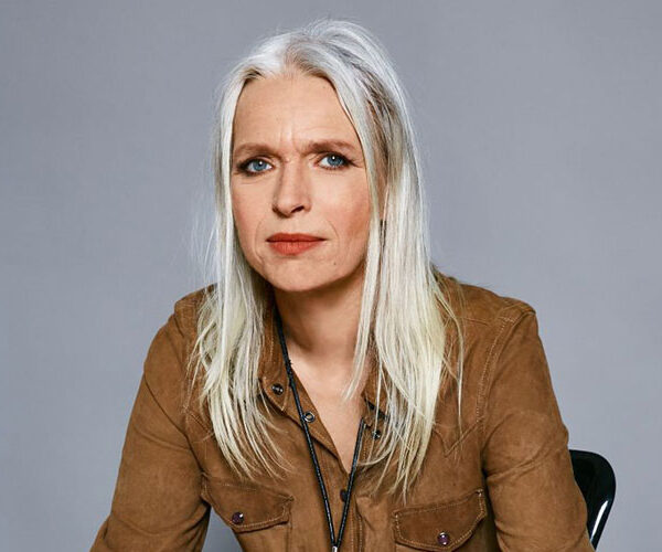 Autorin Annette Hess liest aus ihrem Roman „Deutsches Haus“
