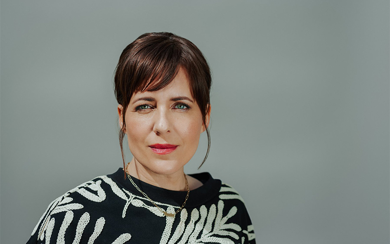 Sarah Kuttner wurde 1979 in Berlin geboren und arbeitet als Moderatorin. 