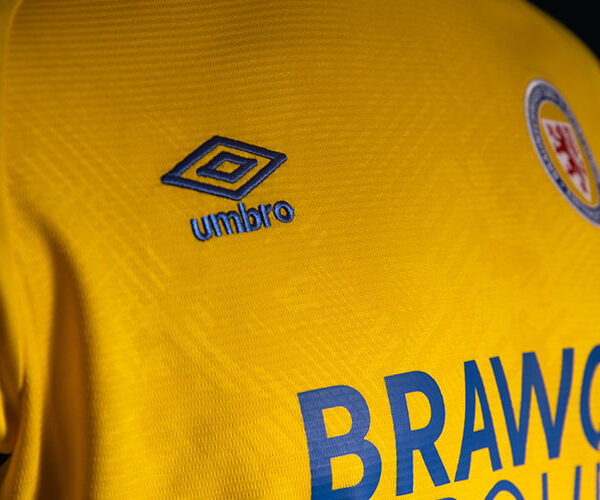 Auf der Haut. Unter der Haut. Neues Heimtrikot wird vom Löwen dominiert