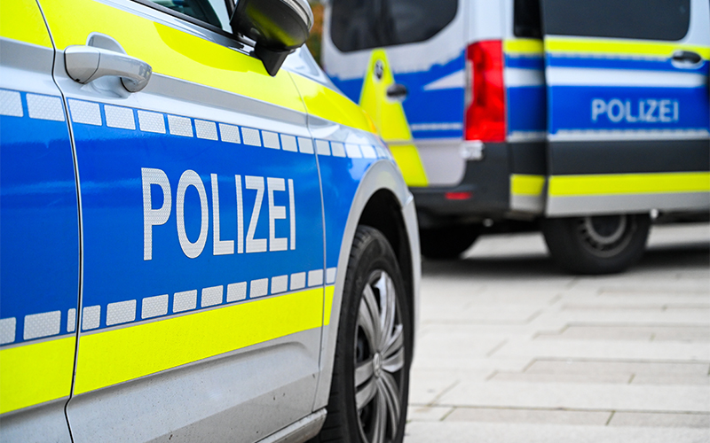 In den frühen Morgenstunden beabsichtige eine Funkstreifenwagenbesatzung des Autobahnpolizeikommissariats Braunschweig, auf der A2 in Höhe der Anschlussstelle Helmstedt-West einen Audi SQ 5 einer Verkehrskontrolle zu unterziehen.