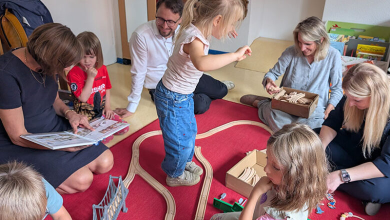 Förderverein spendet BahnSpielBox an Kita St. Magni