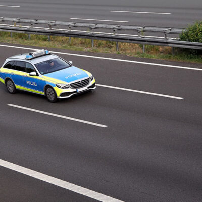 Zeugenaufruf: Fahrzeug flieht vor Kontrolle