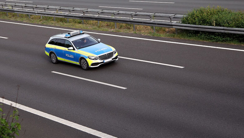 Zeugenaufruf: Fahrzeug flieht vor Kontrolle