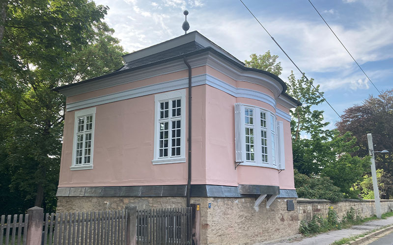 Die Sanierungsarbeiten am Rokoko-Pavillon in Stöckheim, südlich des Großen Weghauses an der Leipziger Straße, sind abgeschlossen.