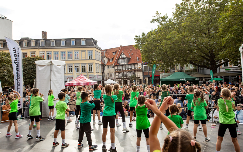 Kicken, tanzen und Klimmzüge machen in der Innenstadt: Die Braunschweig Stadtmarketing GmbH und New Yorker veranstalten am 26. und 27. September das 16. trendsporterlebnis.