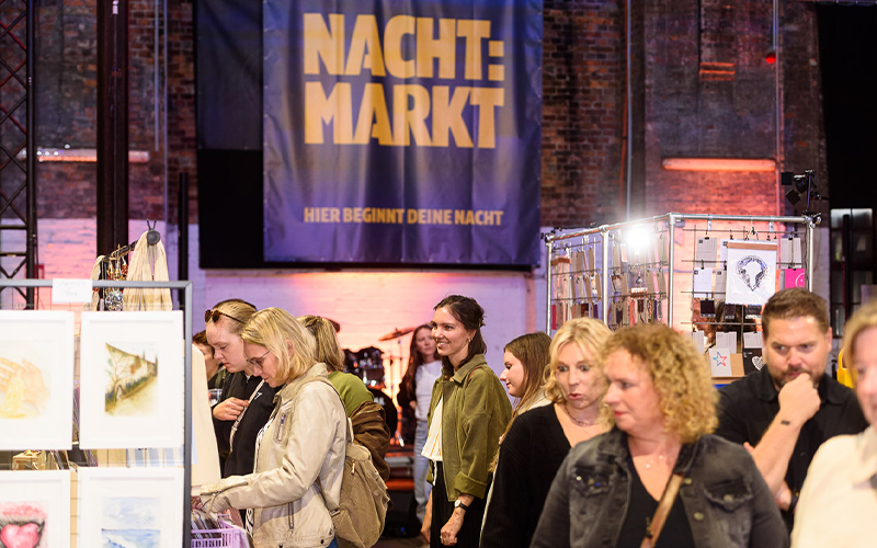 Mehr als 1.500 Besucher:innen kamen zur Premiere des nacht:markt im LokPark Braunschweig.