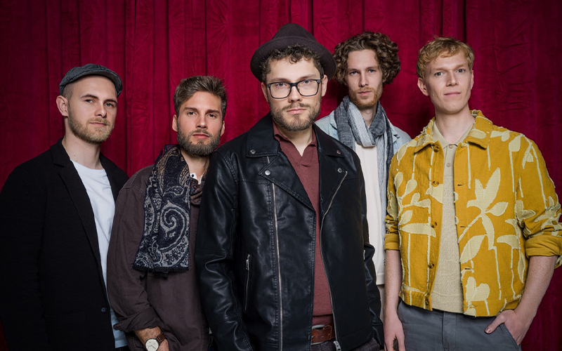 Sie sind Deutschlands A-Cappella Deutschpoeten. Ihr Stil: Eingängige Melodien und intelligente Texte.