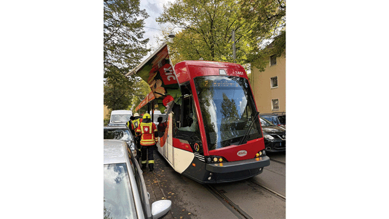 Zusammenstoß zwischen Straßenbahn und Lieferfahrzeug