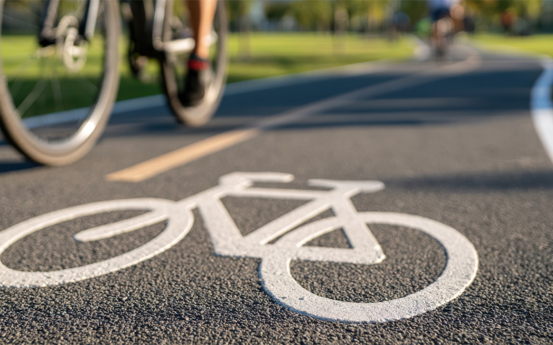 Velorouten sollen Radfahrerinnen und Radfahrern aller Altersgruppen ein sicheres und lückenloses Fahren im Alltag ermöglichen – von den Stadtteilen in die Innenstadt und wieder zurück.